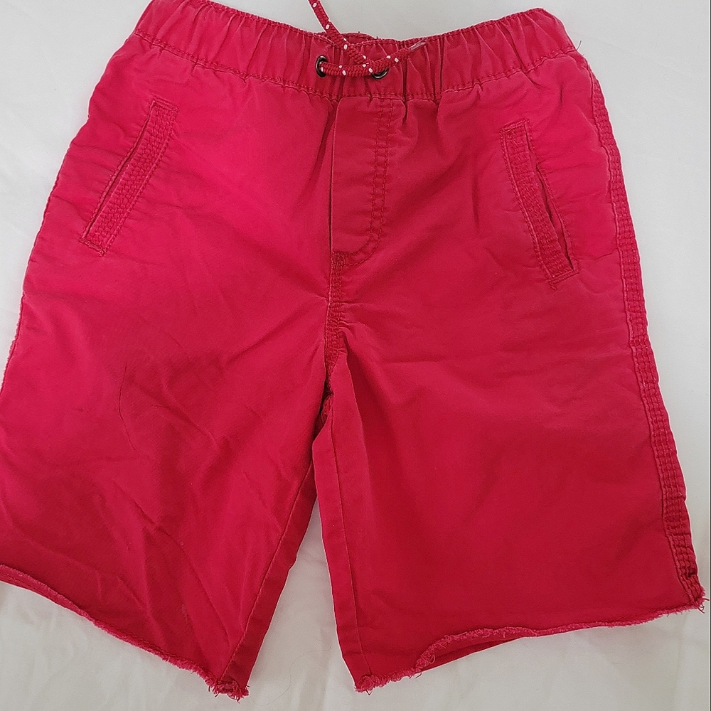 OshKosh boys size 7, Red  shorts.